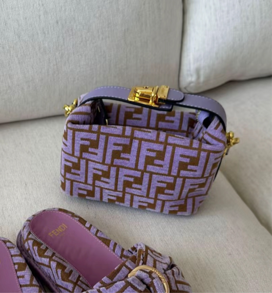 KLEIN LILA TASCHE