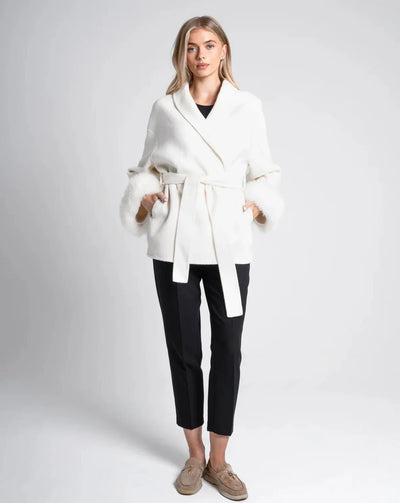Kurzer Wollmantel mit Fellärmel - THE BERGEN SNOW creme white
