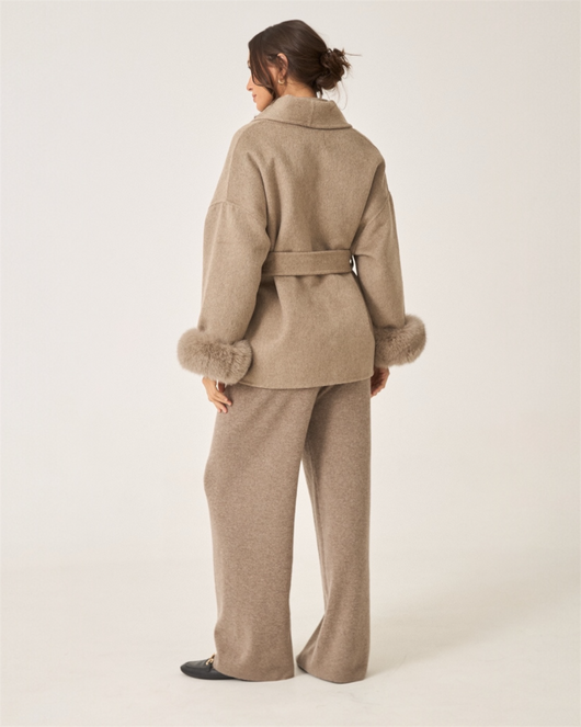 Kurzer Wollmantel mit Fellärmel - THE COPENHAGEN Taupe
