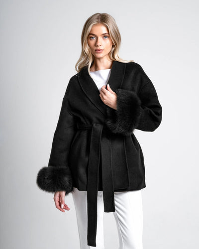 Kurzer Wollmantel mit Fellärmel - THE OSLO NOIR Schwarz