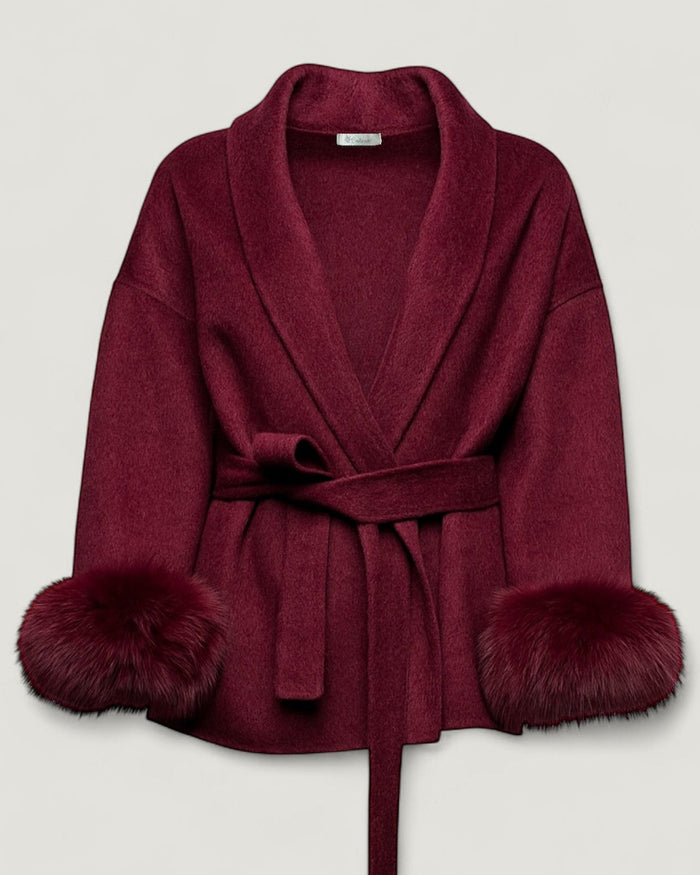 Kurzer Wollmantel mit Fellärmel - THE HELSINKI VELVET Burgundyrot