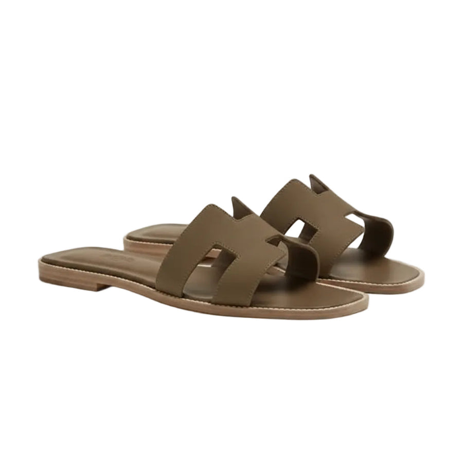 HÈR TAUPE SANDALEN